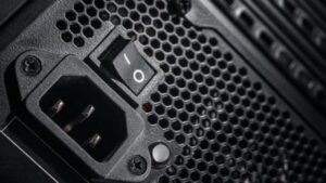 Como instalar uma fonte de alimentação no PC? fonte alimentação PC