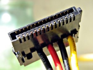 Pinagem do conector de alimentação SATA (HD e SDD) de 15 pinos sata