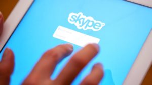 Como fazer uma chamada de conferência no Skype Skype