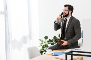 Como descobrir um número privado? 7 super dicas Homem ao Telefone