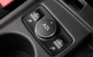 Por que a tomada 12v no meu carro não funciona? soquete 12v