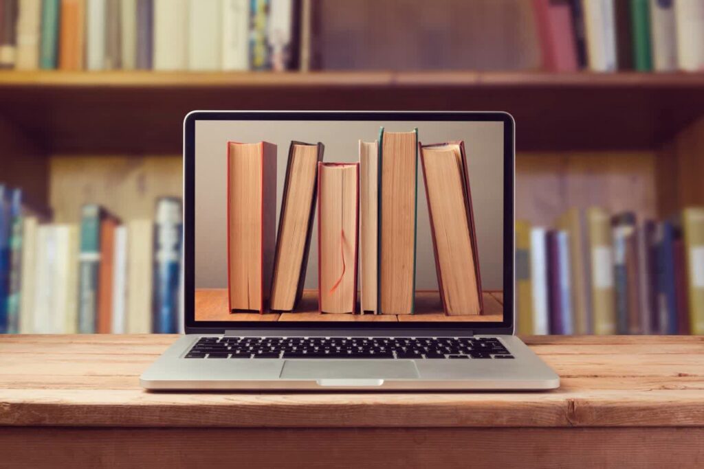 notebook laptop livros