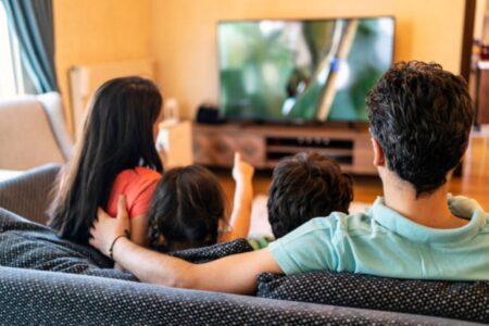 pessoas tv video youtube netflix